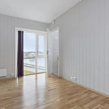 Nydelig Leilighet Med Sjoutsikt Og Badestrand Naert Apartament Jordalen