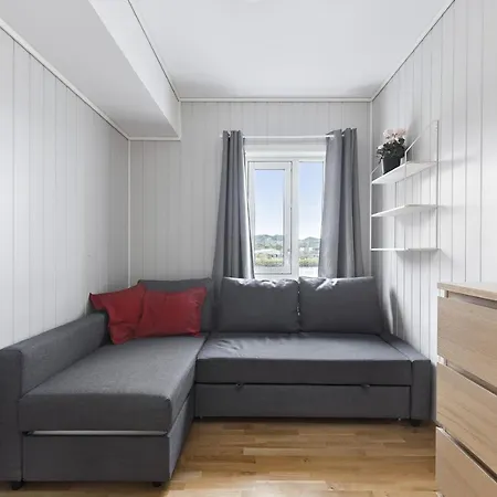Nydelig Leilighet Med Sjoutsikt Og Badestrand Naert Апартаменты